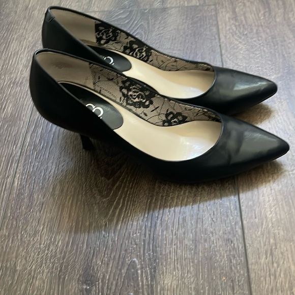 Nine & CO Black Heels - Picture 1 of 13